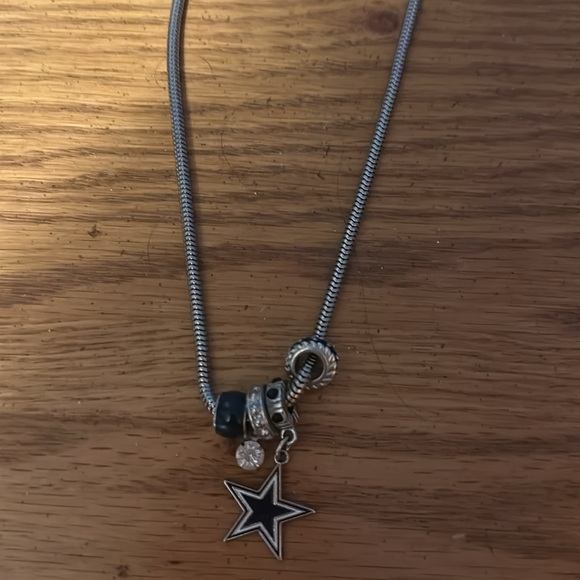 Dallas cowboys  necklaces only worn it once - Picture 2 of 5